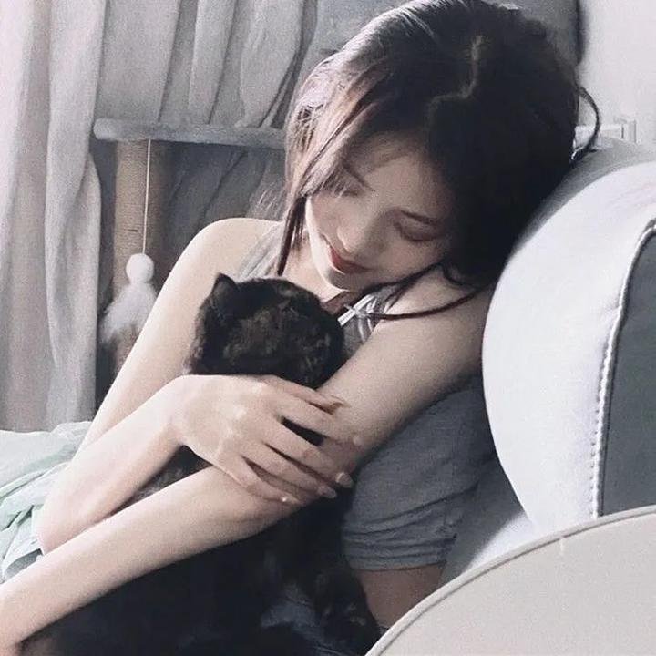 身为悲剧始作俑者的最强邪恶BOSS女王为民竭心尽力